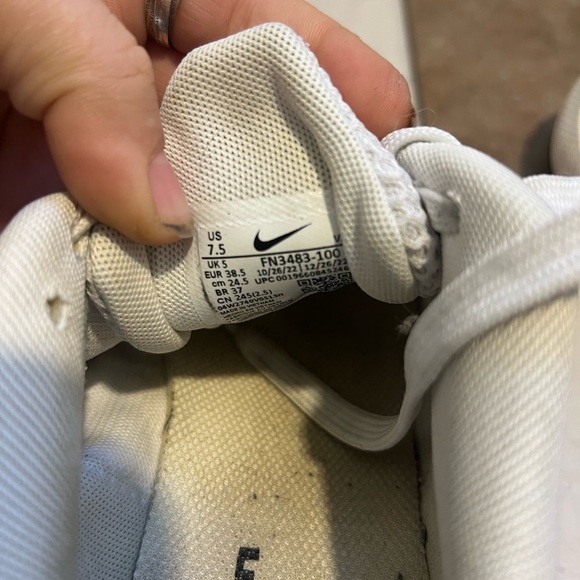 Nike Zoom Air Fire Size Women’s 7.5 in Dust, Black, and White - Picture 6 of 7